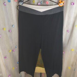 Green Tea Womens Capris Size Medium